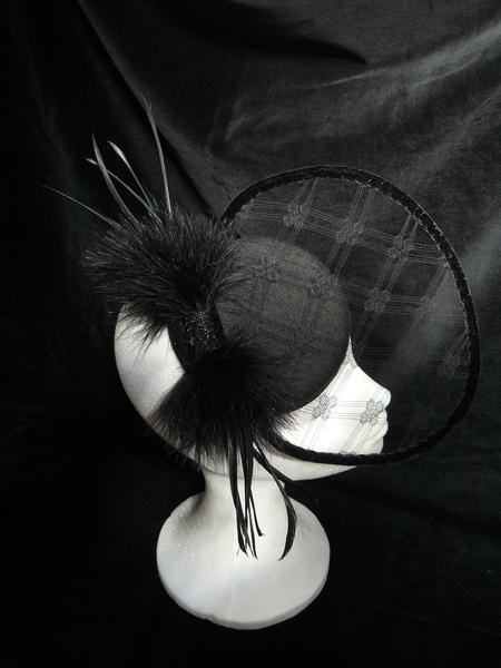 Foto Casquete con estructura de velo y plumas