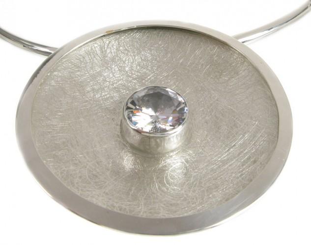 Foto Cavendish French Brushed silver disc pendant with central Cz