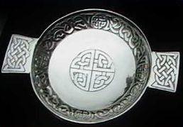 Foto Celtic Interlaced Circle And Boss Pewter Quaich - 130Mm