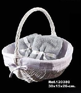 Foto Cesta de mimbre blanca, con puntilla