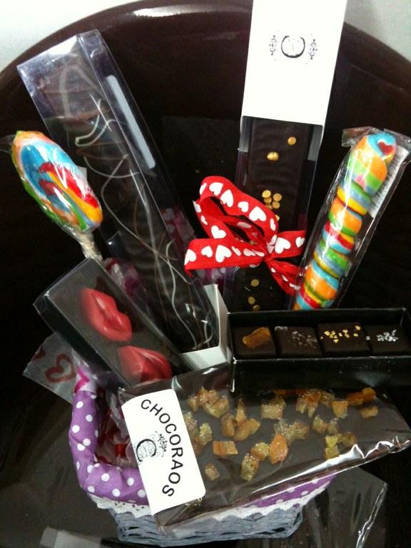 Foto Cesta regalo de chocolates para enviar a domicilio