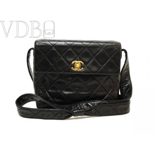 Foto Chanel Black With Gold Hardware Leather Shoulder Flap Bag