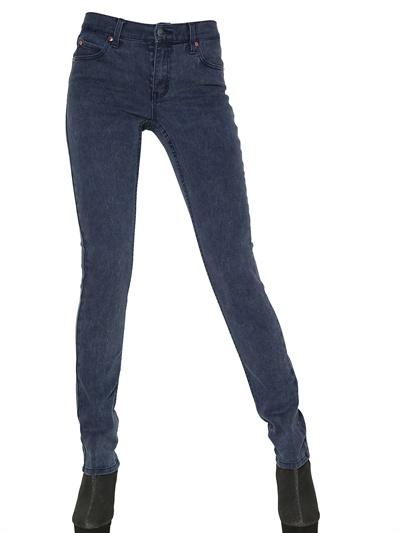 Foto cheap monday jeans en denim ajustado mid rise de 5 bolsillos