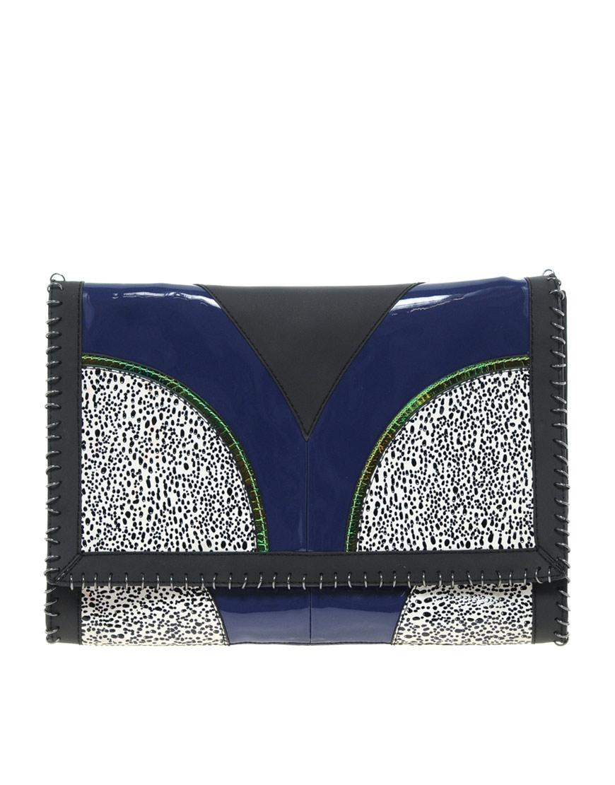 Foto Clutch con distintos estampados y anillas de metal de ASOS Multicolor