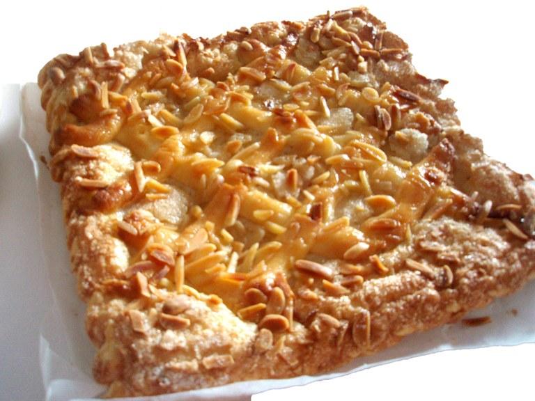 Foto Coca de crema y hojaldre