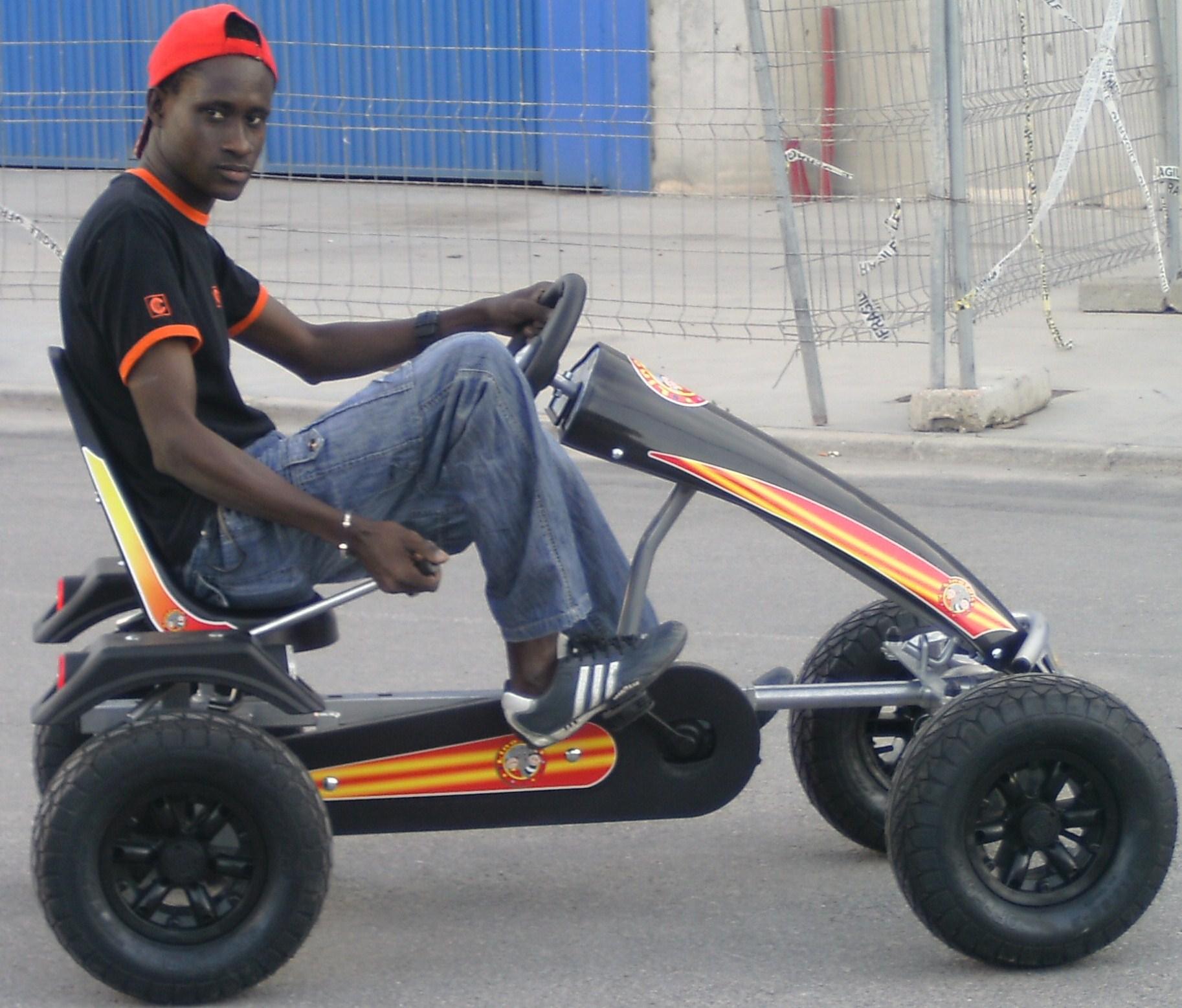 Foto Coche a pedales Dino Buggy