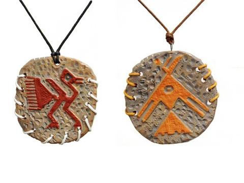Foto Colgante cerámica símbolos aztecas surtidos