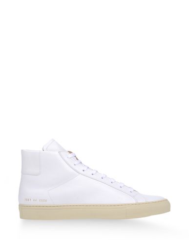 Foto common projects sneakers abotinadas
