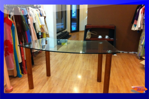 Foto Comprar Mesa de diseño de cristal para tienda de segunda mano