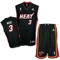 Foto Conjunto de Adidas de los Miami Heat de su jugador Dwyne Wade , para j