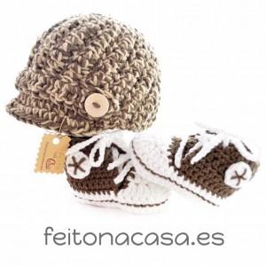 Foto Conjunto patucos converse y gorrito con visera