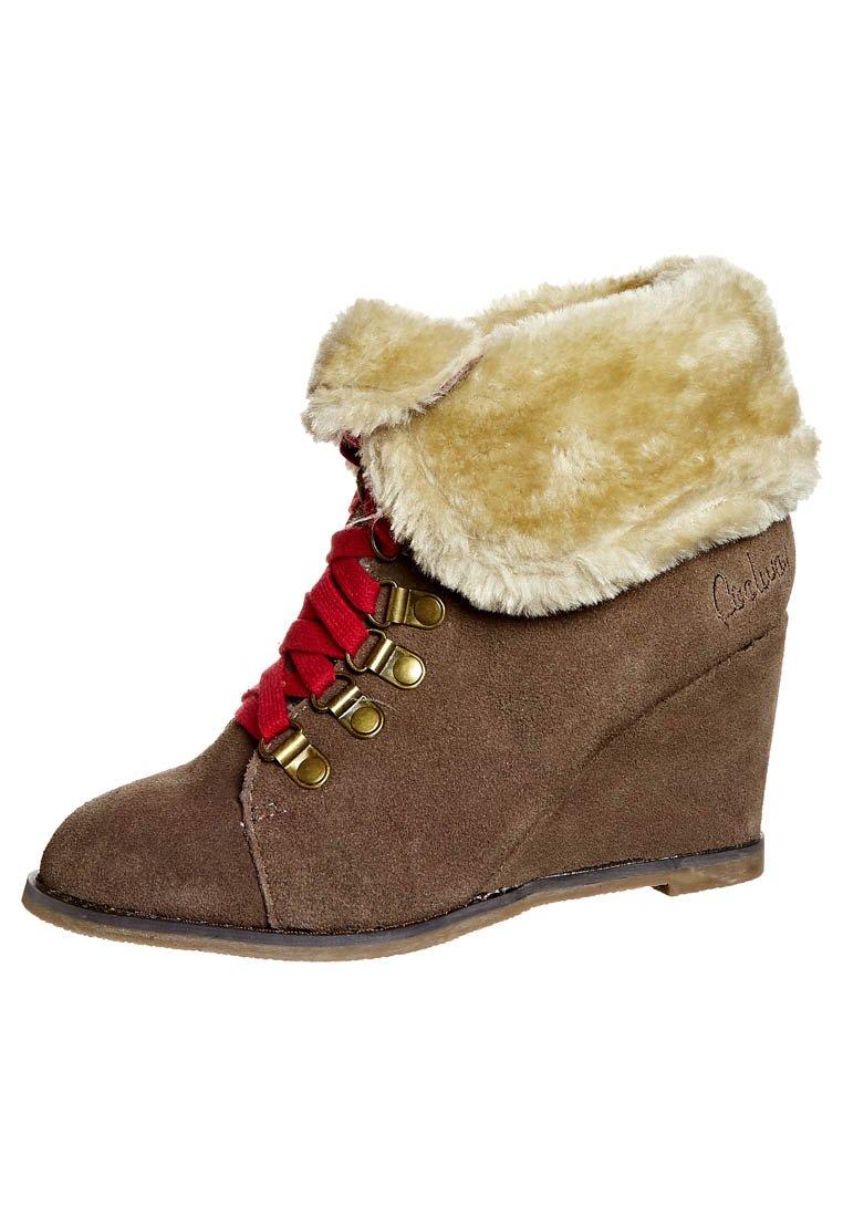 Foto Coolway MENA Botines de cuña tau