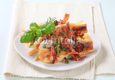 Foto Cuadro con foto profesional: Pan fried fish fillets with fries, del autor Viktor en DecoTex de 30 x 40 cm