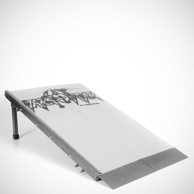 Foto Darkstar Wedge Kicker Steel Ramp Grey