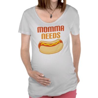 Foto El embarazo divertido Momma necesita un perrito ca Camiseta Premama