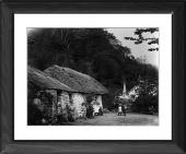 Foto Enmarca 51x41cm imprimir of Vista de la casa de campo en la aldea...