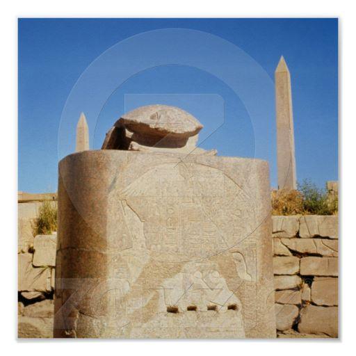 Foto Estatua sagrada del escarabajo en el templo de Amu Impresiones