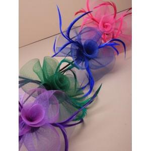 Foto fascinator aliceband - net lazo y plumas con centro detalle fasc:verde