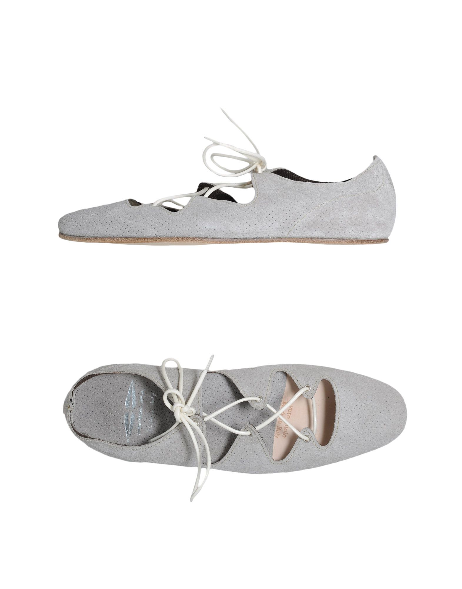 Foto fessura zapatos de cordones
