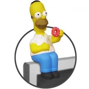 Foto Figura de homer simpson pantalla pc