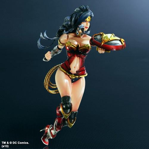 Foto Figura Play Arts Wonder Woman Variant 27 cm