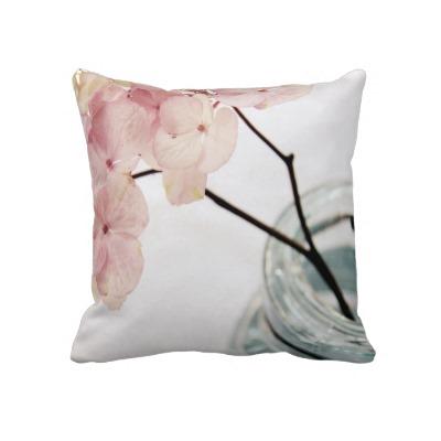 Foto Flores rosadas minimalistas en tarro azul Almohada