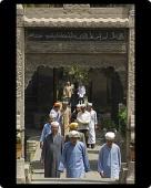 Foto Foto del ratón MAT of Hombres van a orar en la mezquita, situada...