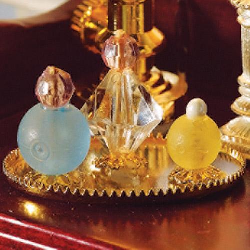 Foto Frascos de perfume y bandeja, 4 piezas - miniaturas - casas de...