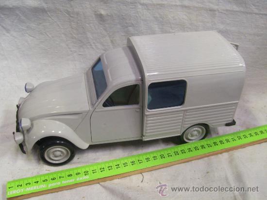 Foto furgoneta de la marca sanchis modelo citroen 2 cv