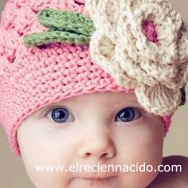 Foto Gorro bebé hecho a mano crochet con flor