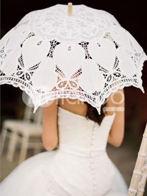 Foto Gran paraguas de la boda de madera blanco de encaje