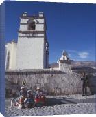 Foto Impresión de lona de 51cm of Familia quechua fuera Iglesia del...