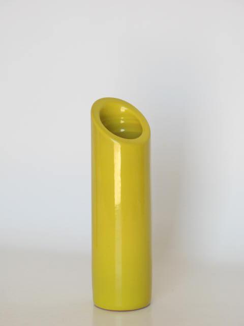 Foto jarron amarillo tubo