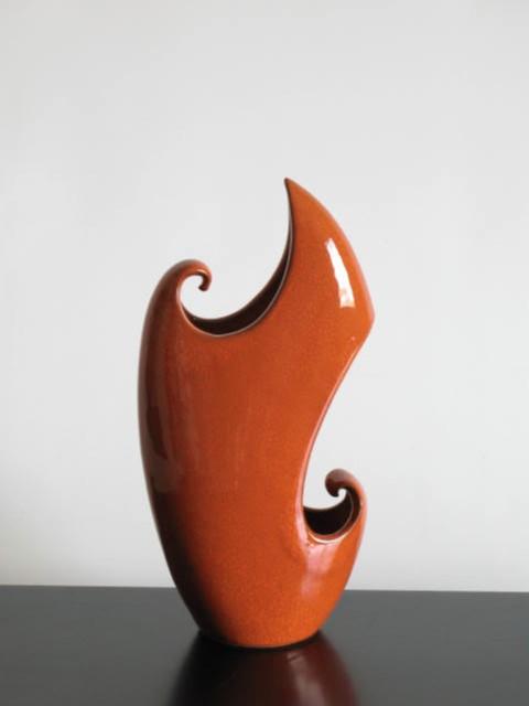 Foto jarrones naranja de ceramica
