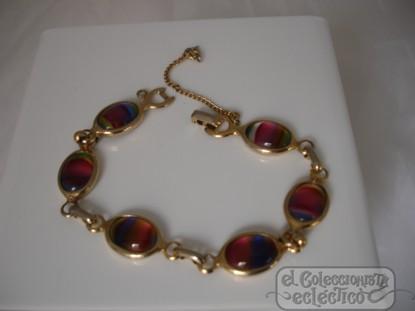 Foto joyería fantasía. pulsera chapada y piedras arcoiris. sarah cov. 1960