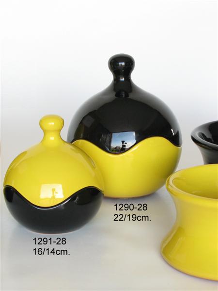 Foto joyeros de color negro y amarillo