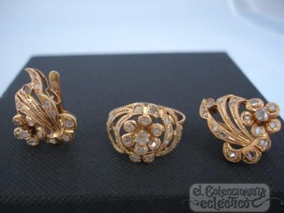Foto Juego antiguo de pendientes y anillo. oro y diamantes. 1950