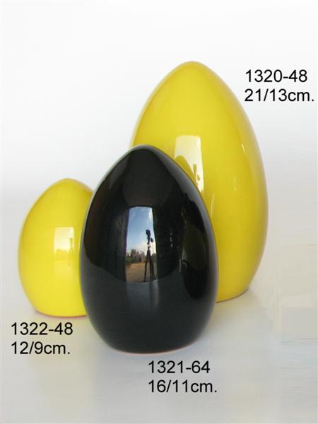 Foto juego de 3 huevos negros y amarillos