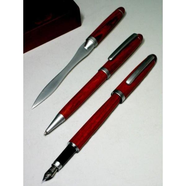 Foto Juego de bolígrafo, pluma y abrecartas en madera
