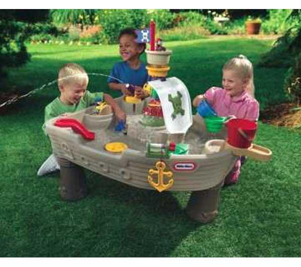 Foto juegos acuaticos barco pirata