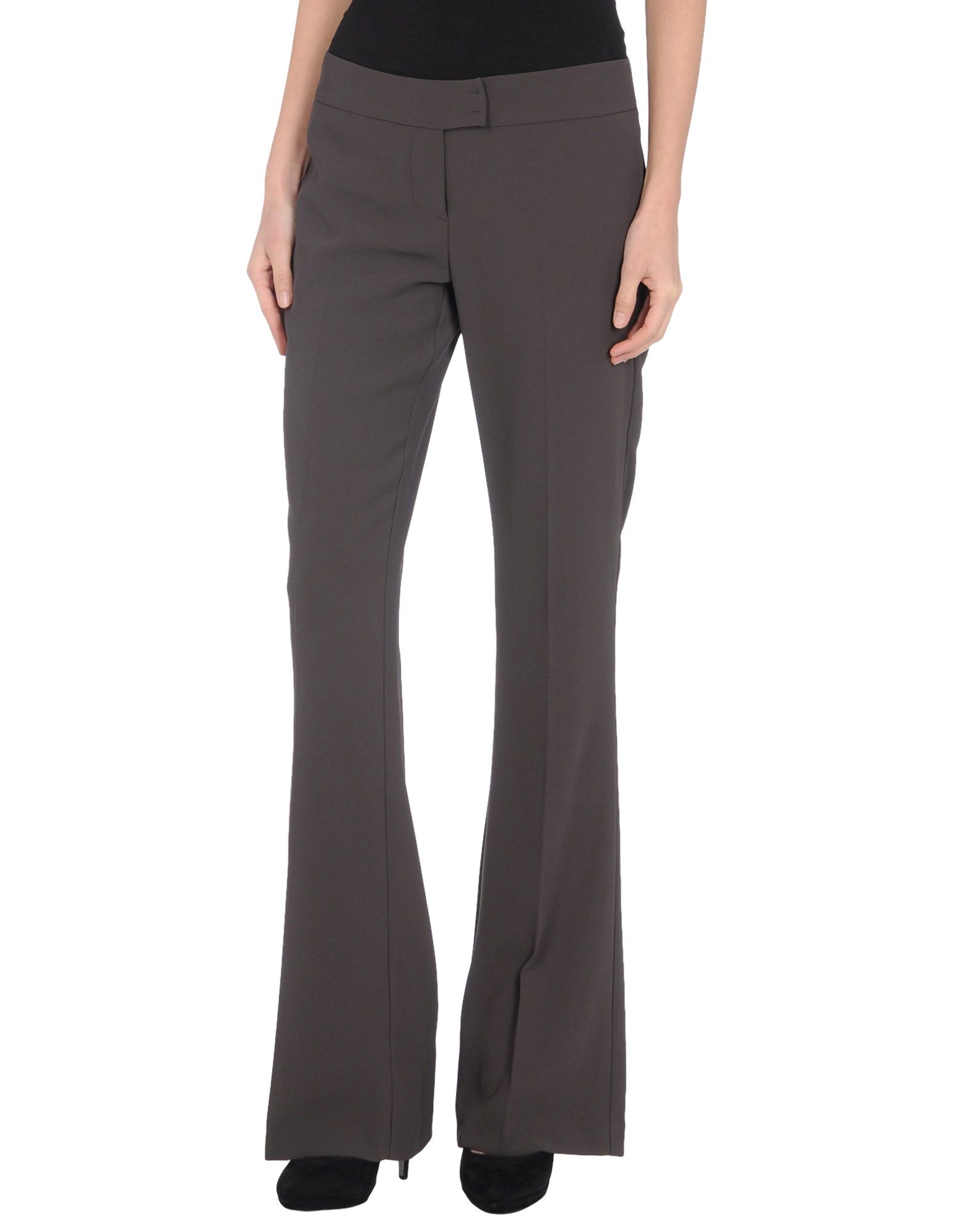 Foto kaos pantalones de vestir

