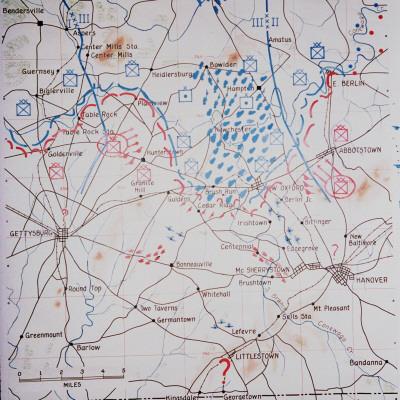 Foto Lámina fotográfica de primera calidad Map of Southern PA, Overlayed with Military Strategic Symbols to Illustrate Hypothetical Battle de Horace Bristol, 41x41 in.