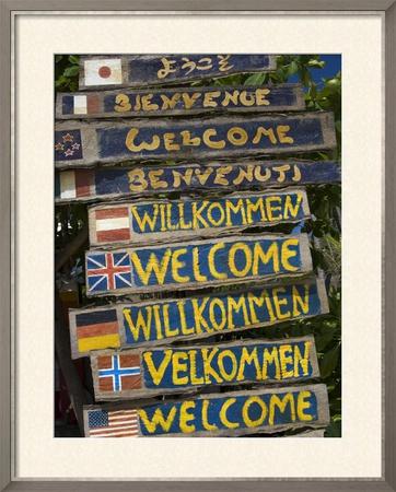 Foto Lámina fotográfica enmarcada Welcome Signs, Laem Tong Beach, Phi Phi Don Island, Thailand, Southeast Asia, Asia de Sergio Pitamitz, 77x62 in.