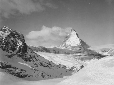 Foto Lámina fotográfica View of the Mountains and the Peak of the Matterhorn de A. Villani, 61x46 in.