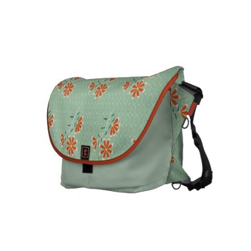 Foto La bolsa de mensajero floral del batik de Naila Bolsa De Mensajeria
