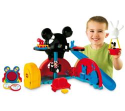Foto La casa de mickey + el tractor de mickey
