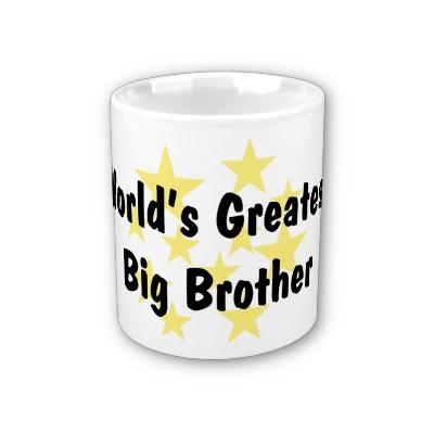 Foto La taza más grande de hermano mayor del mundo