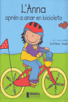 Foto L'anna apren a anar en bicicleta