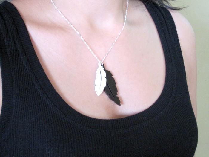Foto Las plumas collar en blanco y negro