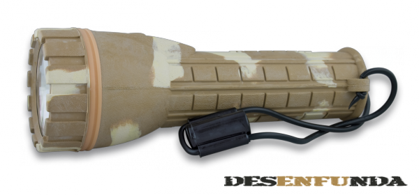 Foto Linterna con luz Krypton Rexer con puño de goma 2 pilas D R20 Camo 12167